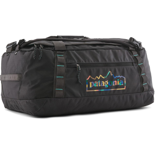 Black Hole Duffel 40L black, durable 100% recycled water-repellent duffel bag with zippered pockets and shoulder straps.