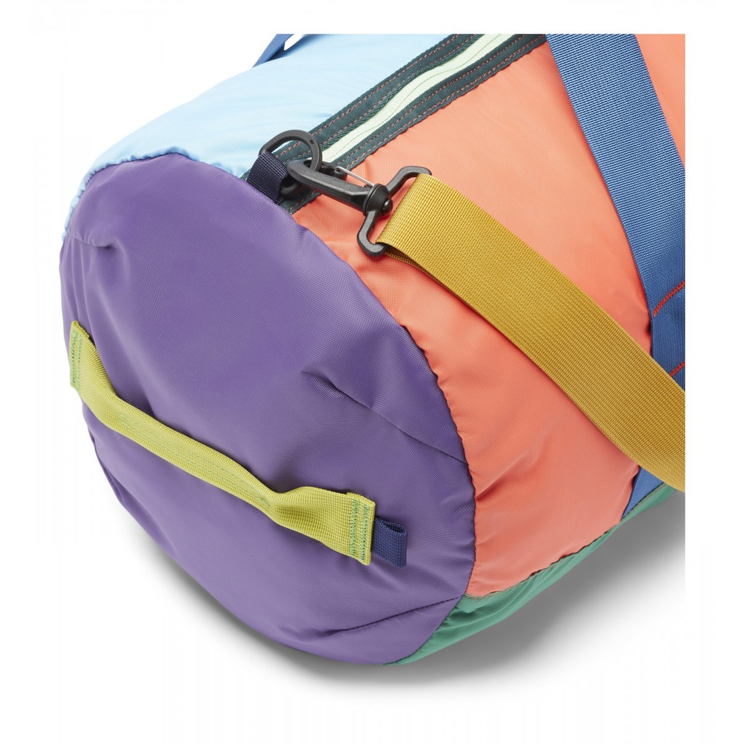 Borsa da viaggio Ligera 32L con colorazione Del Día unica, tracolla gialla e maniglie multiple.