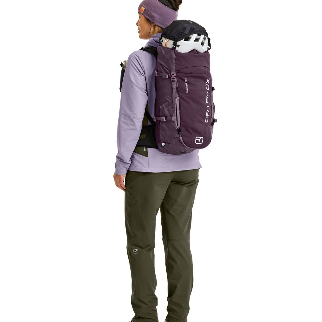 Traverse 28 S backpack, purple, durable and eco-friendly, ideal for all-year mountain adventures.