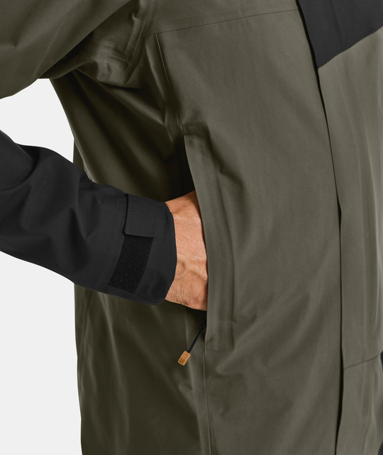 Versatile Seceda 3L Jacket M with adjustable features and weather protection.