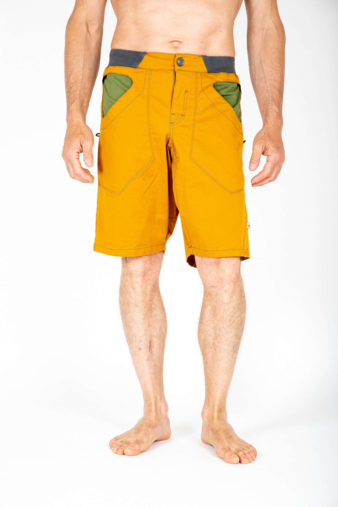Urban climbing shorts in organic cotton gabardine with adjustable waist and brush holders, 3Angolo Short.