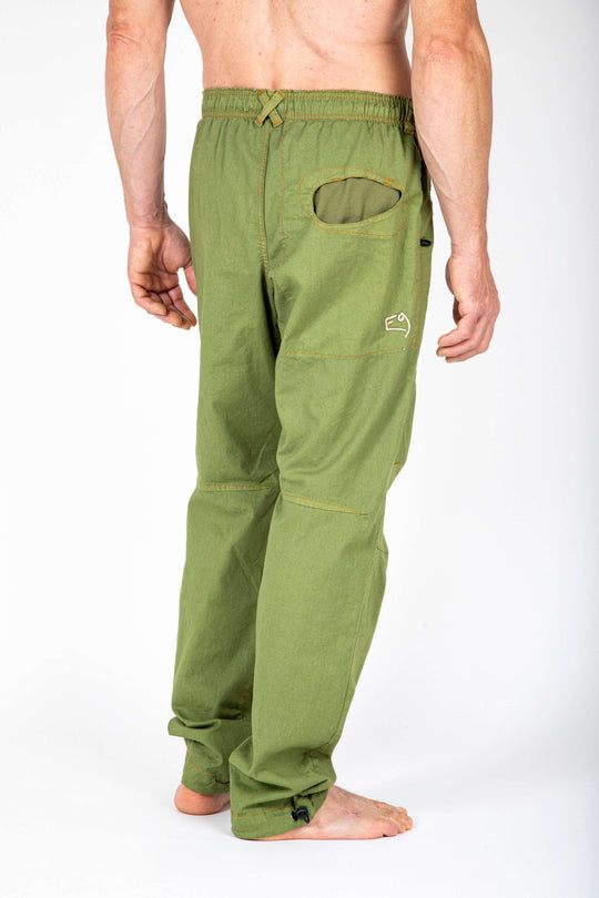 Pantaloni Rondo Flax2 in lino e cotone biologico verde, per arrampicata urbana, con ricamo e tasche interne.