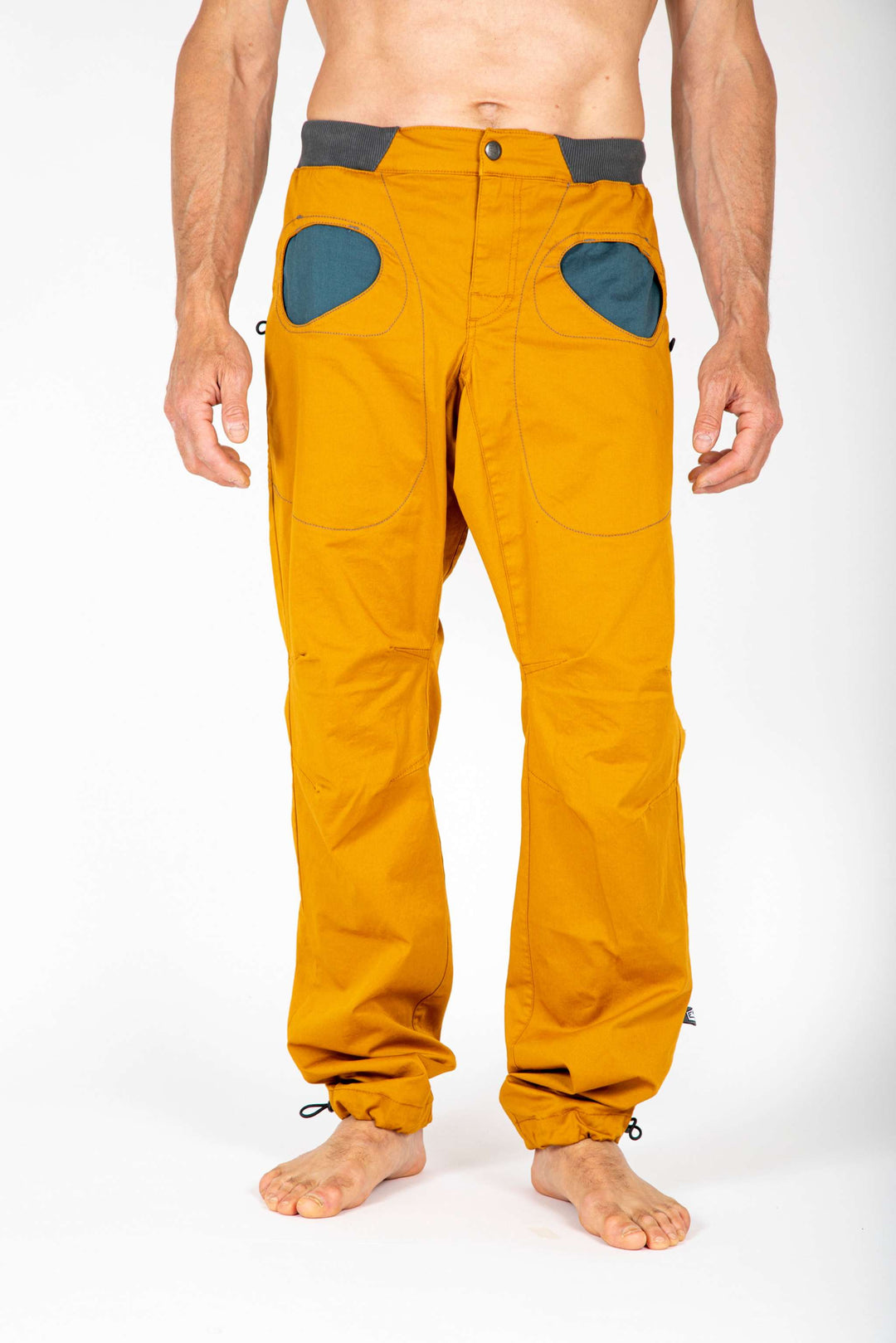 Outdoor climbing pants "Rondo Story" in organic cotton gabardine with adjustable cuffs and waistband.