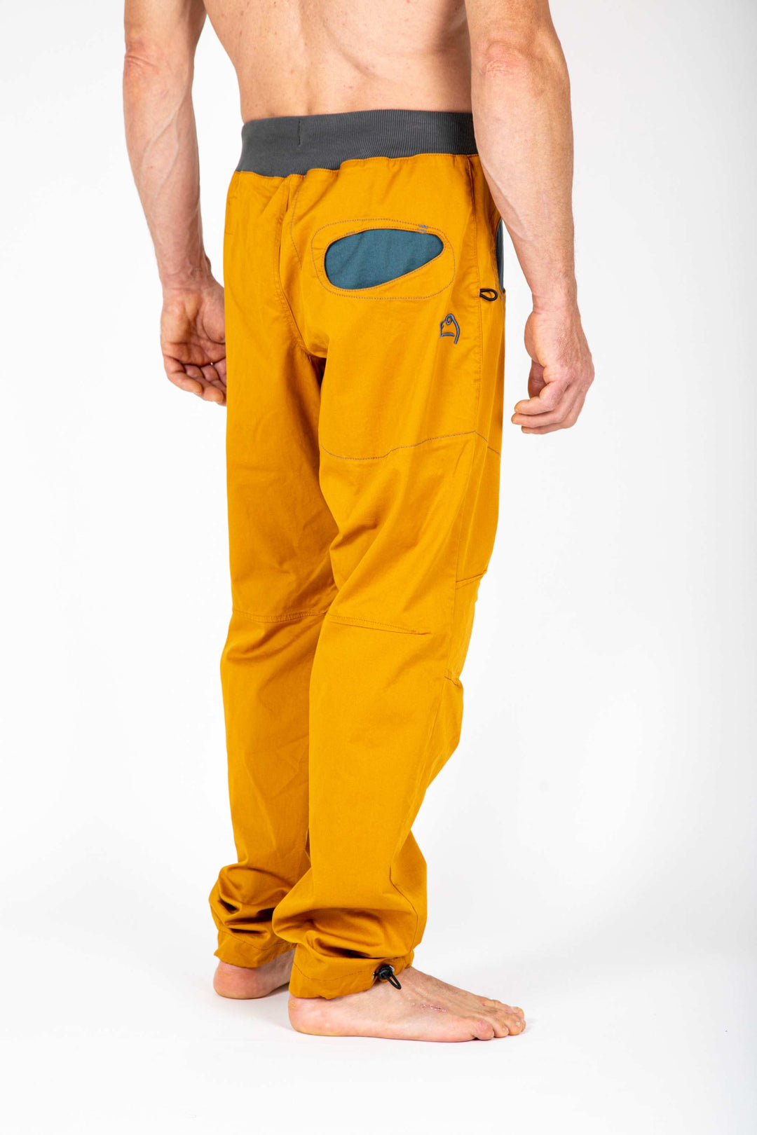 Outdoor climbing pants Rondo Story in organic cotton gabardine with adjustable features.