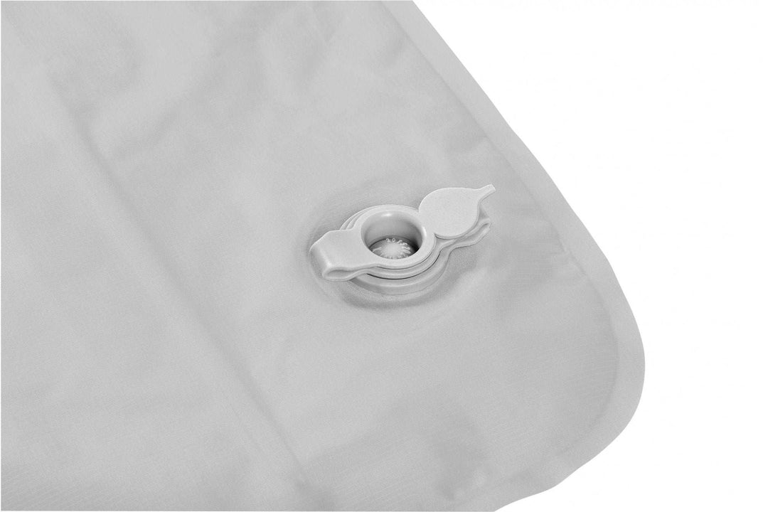 Materassino Gonf. Air Warm with inflation valve, lightweight nylon construction.