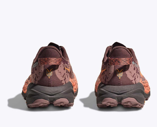 Rear view of the W Speedgoat 6 Gtx trail shoes with GORE-TEX and Vibram® Megagrip sole for wet conditions.