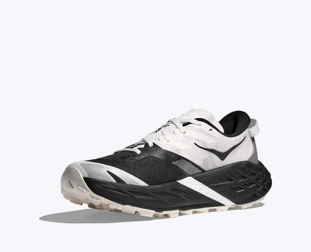 W Speedgoat 7 trail running shoe with Vibram Megagrip sole and integrated gaiter for technical terrain.