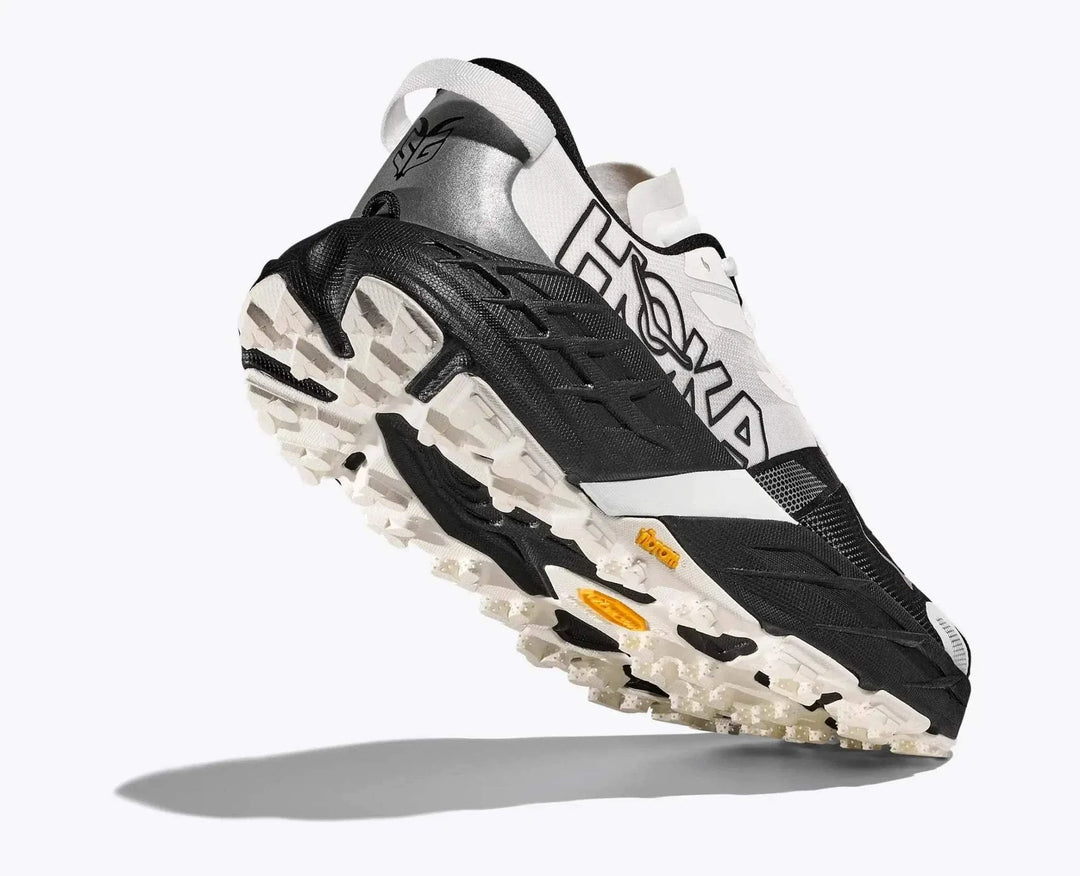 W Speedgoat 7 trail running shoe with Vibram Megagrip sole and integrated gaiter for enhanced grip and protection