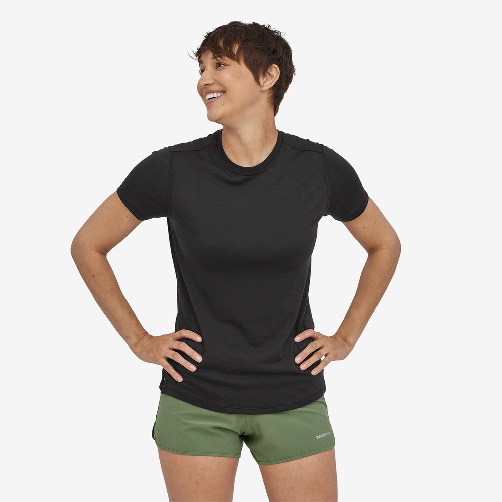 Women's Cap Cool Merino Blend Shirt, breathable and odor-controlling, made from RWS certified wool and recycled polyester, ideal for varied conditions.