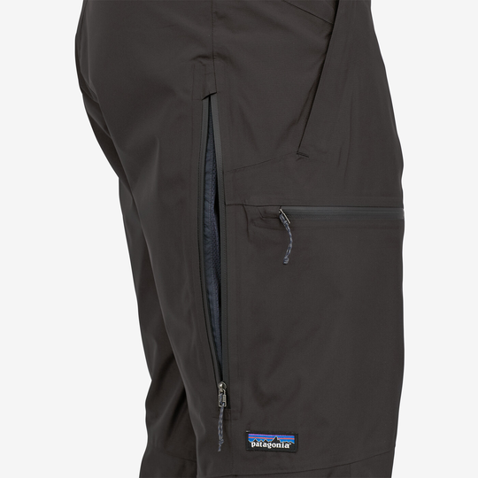 Powder Town Pants (Reg), waterproof and breathable, 2-layer recycled fabric with adjustable waistband and RECCO® reflector.
