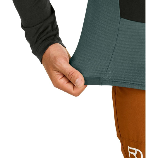 Fleece Grid Vest M showing flexible and breathable material with close-up of waffle structure.