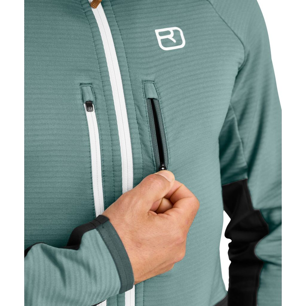 Fleece Rib Jacket M with double slider zipper and chest pockets, robust for climbing.