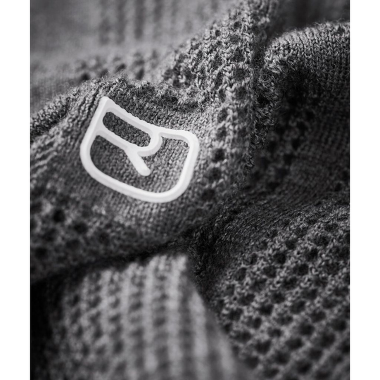 Merino Thermovent SP fabric texture showing breathable mesh and logo detail.