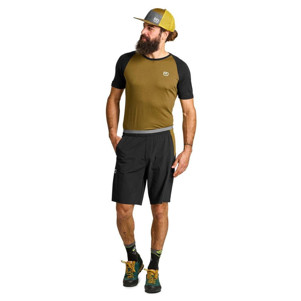 Piz Selva Shorts M for men in black, lightweight with elastic Merino waistband, offering high abrasion resistance and breathability.