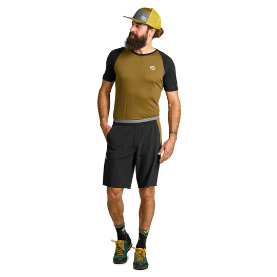Piz Selva Shorts M for men in black, lightweight with elastic Merino waistband, offering high abrasion resistance and breathability.