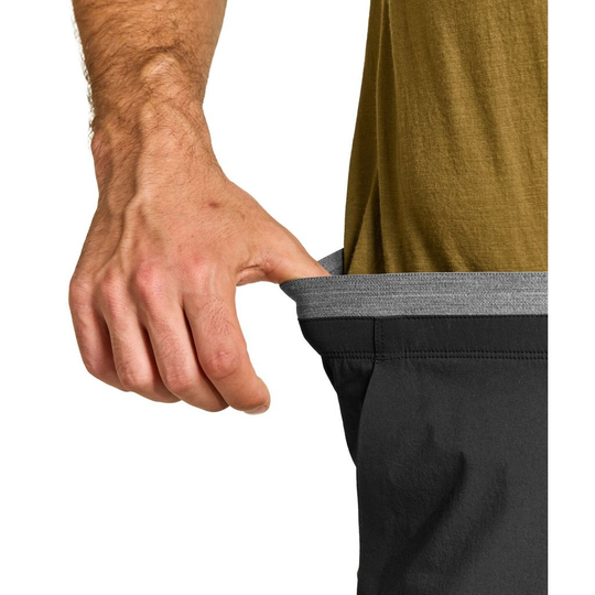 Piz Selva Shorts with elastic waistband being stretched.