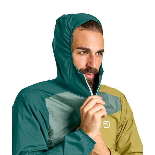 Windbreaker jacket M with hood, lightweight and windproof design for alpine conditions.