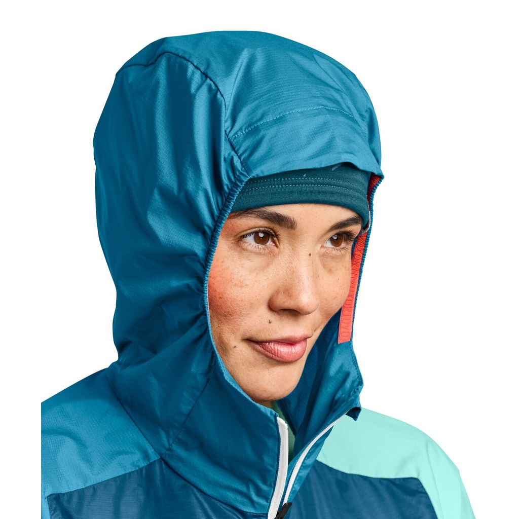Windbreaker Jacket W for women with hood, lightweight and compact, ideal for alpine excursions.