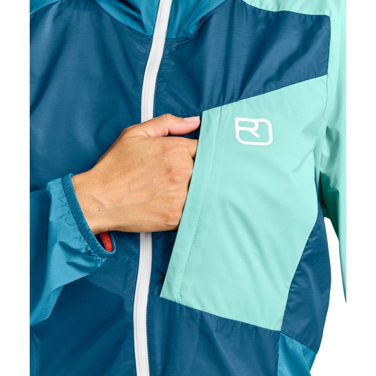 Lightweight windbreaker jacket with pocket, windproof and water-repellent, featuring Merino wool blend.