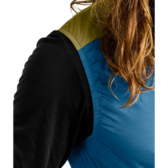 Windbreaker Vest M in blue, lightweight, wind-resistant, Merino wool blend, designed for alpine adventures.