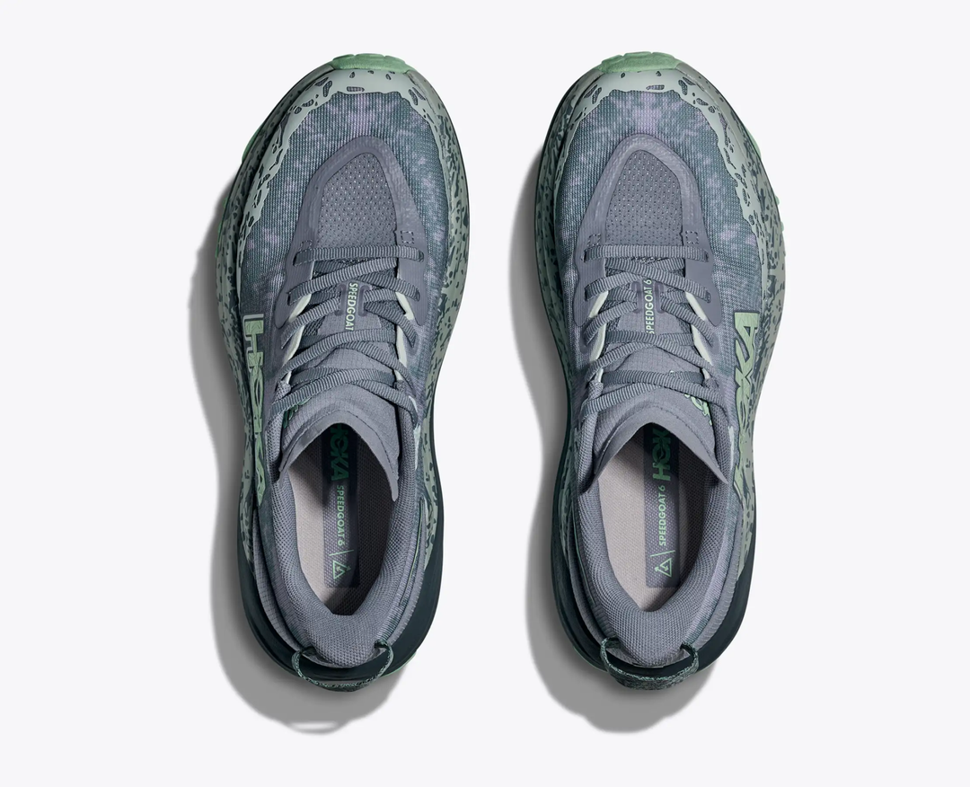 Trail running shoes "W Speedgoat 6" in grey with green accents viewed from above, featuring breathable fabric and aggressive traction design.
