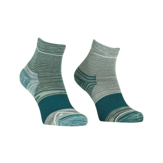 Alpine Quarter Socks W for women with Merino wool, ergonomic design, and ankle stabilization. Ideal for summer hiking.