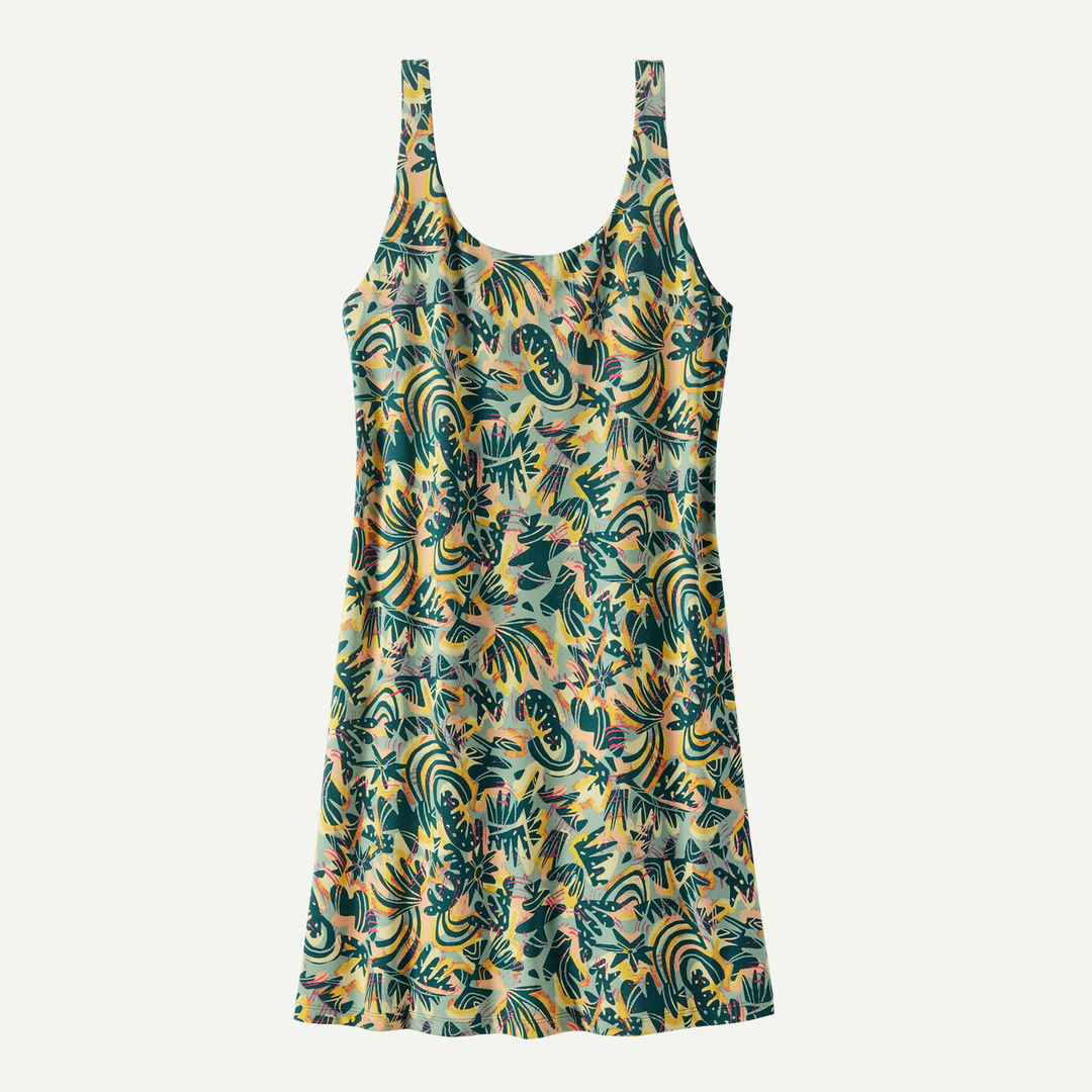 Abitino versatile e sportivo in tessuto misto di nylon riciclato ed elastan, con design colorato e shorts integrati.