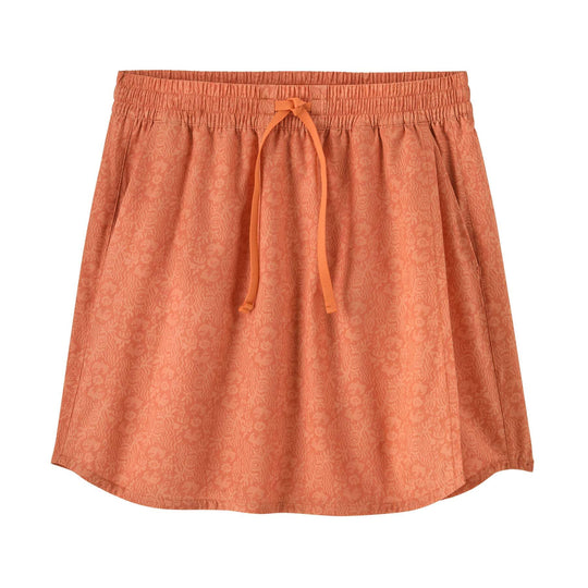 W's Fleetwith Skort in orange, featuring recycled polyester and elastane, elastic waistband with drawstring, and integrated shorts.