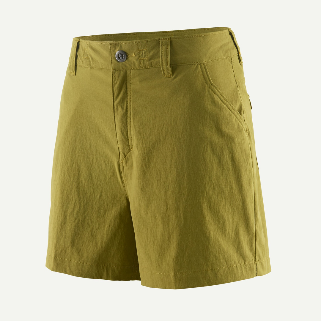 W's Quandary Shorts in olive green, mid-rise, made with recycled nylon and elastane, featuring durable water repellent finish.