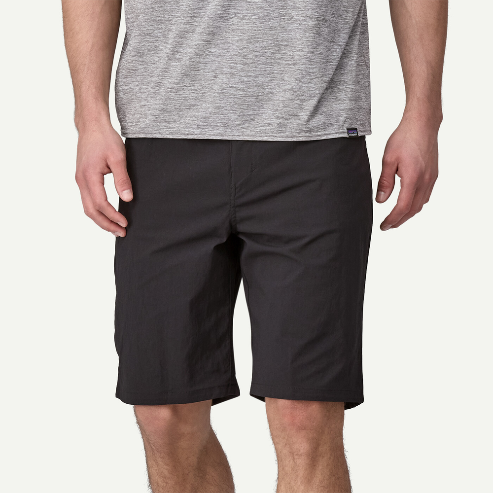 M's Quandary Shorts, 10-inch, black hiking shorts made from recycled nylon and elastane, featuring multiple pockets and water-repellent finish.