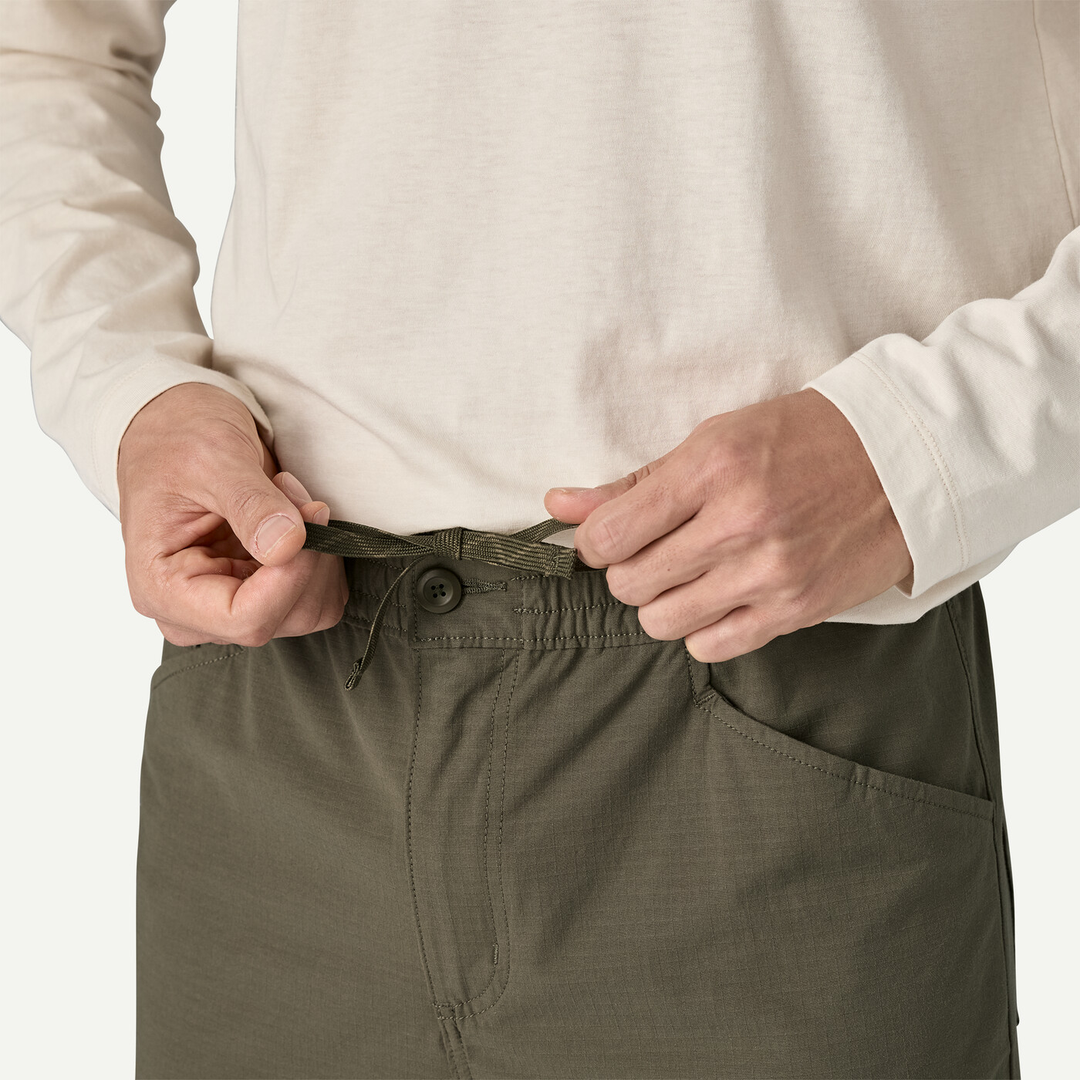 M's Nomader Joggers with adjustable waistband and front pockets.