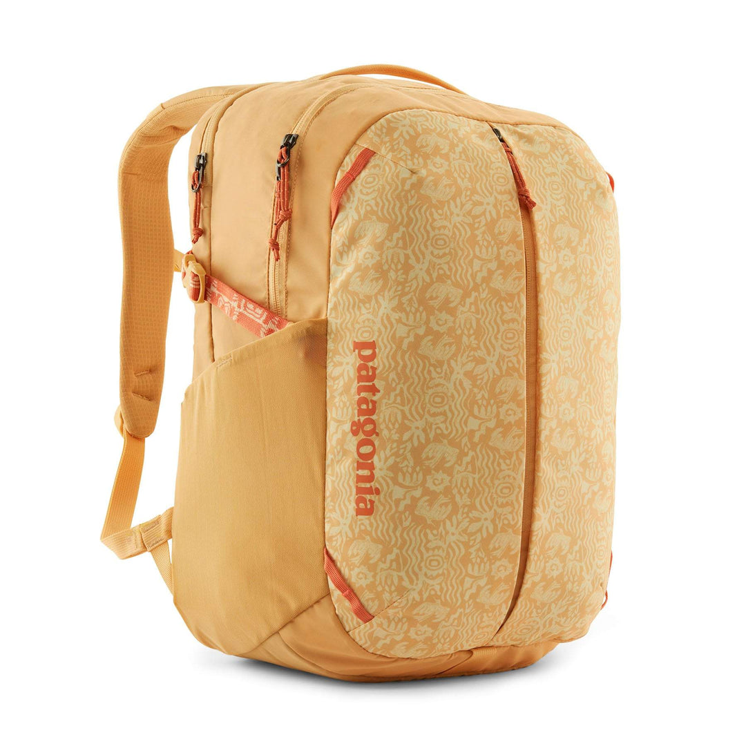 Refugio Day Pack 26L in recycled polyester with laptop sleeve and hydration system.