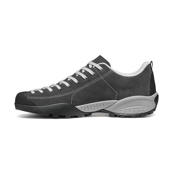 Iconic Mojito Shark shoe for casual and outdoor use, suede upper with rubber protection, vibrant lacing, Vibram® sole.
