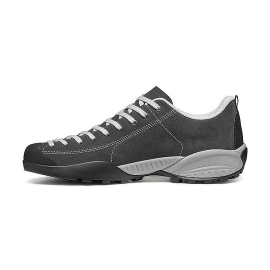 Iconic Mojito Shark shoe for casual and outdoor use, suede upper with rubber protection, vibrant lacing, Vibram® sole.