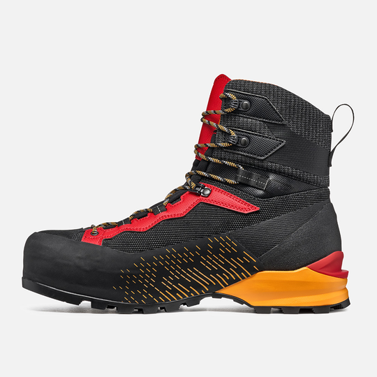 Alpinismo boots Tower 3.0 Gtx with durable mesh upper, asymmetrical collar, and advanced Vertex sole for enhanced traction.