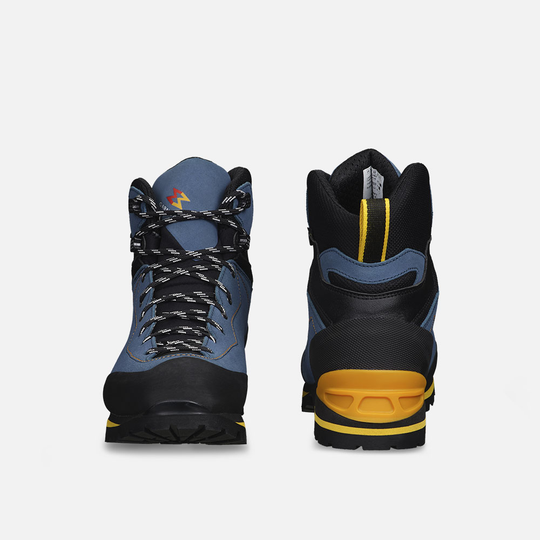 Ascent Gtx semi cramponable boots for climbing and via ferrata.