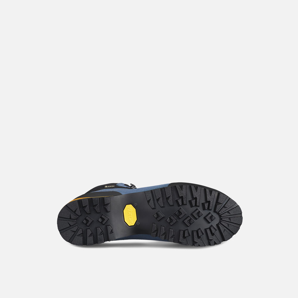 Ascent Gtx semi-ramponabile hiking boots with durable sole and extended lacing system.