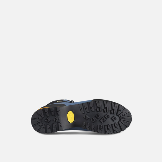 Ascent Gtx semi-ramponabile hiking boots with durable sole and extended lacing system.