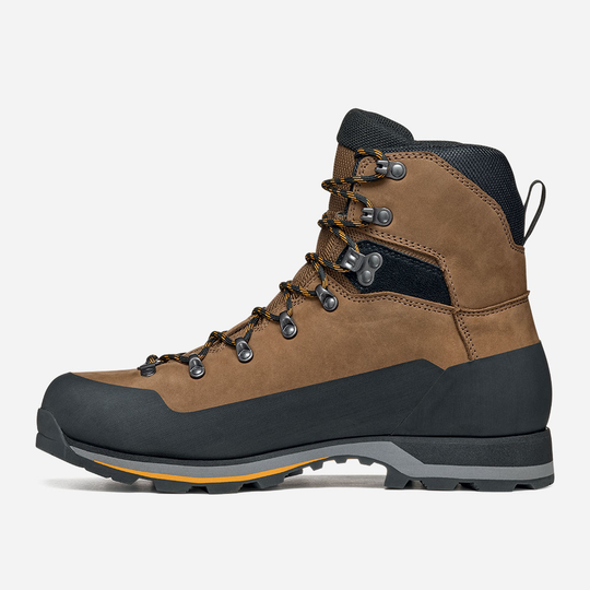 Waterproof Nebraska II Gtx trekking boots with nubuck leather and Ortholite insole.