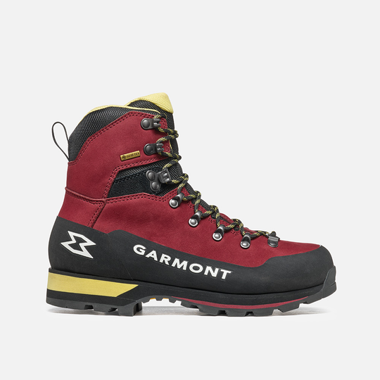 Waterproof Nebraska II Gtx trekking boot with nubuck leather and protective rubber rand.