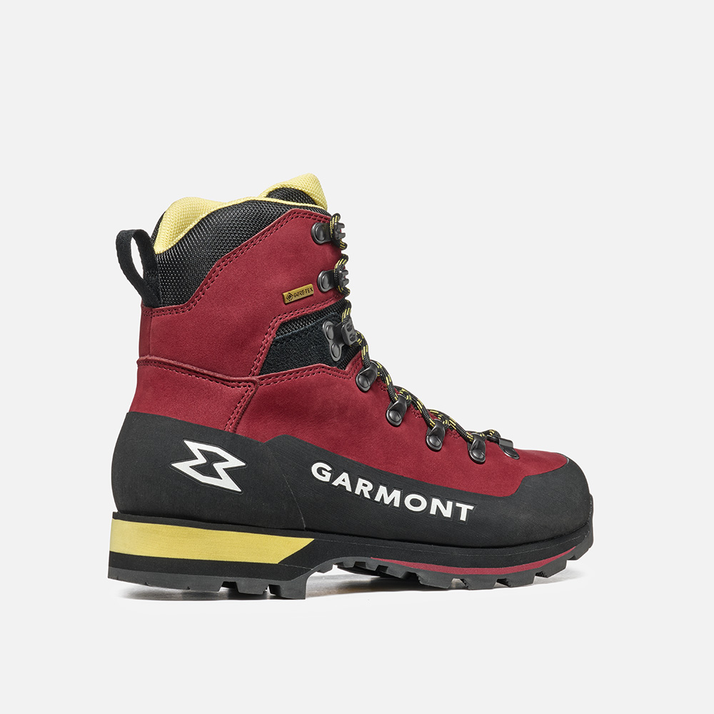 Waterproof Nebraska II Gtx trekking boots with nubuck leather, protective rubber rand, and Ortholite® Hybrid PlusTM insole.