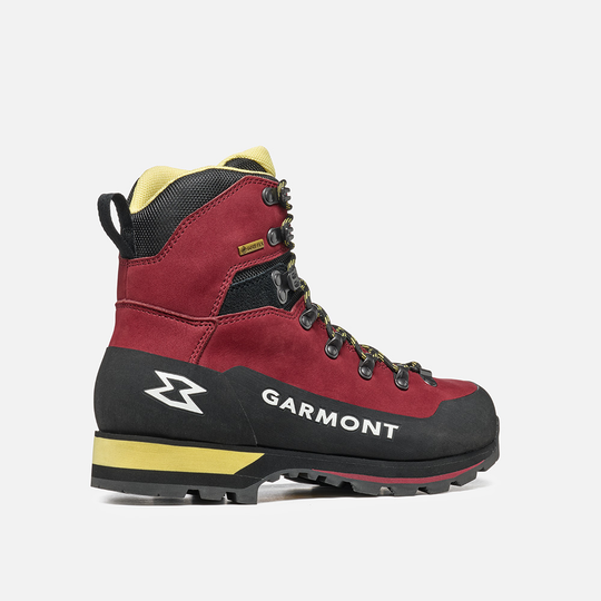 Waterproof Nebraska II Gtx trekking boots with nubuck leather, protective rubber rand, and Ortholite® Hybrid PlusTM insole.