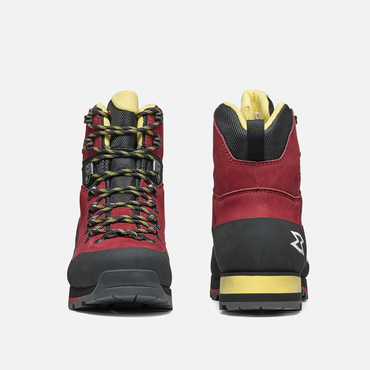 Waterproof Nebraska II Gtx hiking boots with nubuck leather and rubber protection.