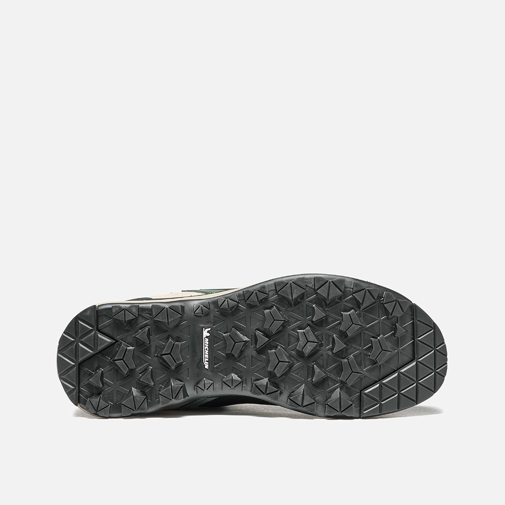 Trekking boots sole with rugged grip, Vetta Tech Gtx.