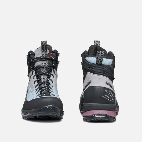 Waterproof trekking boots, Vetta Tech Geo Gtx Wms, with microfiber uppers and extended lacing for improved control.