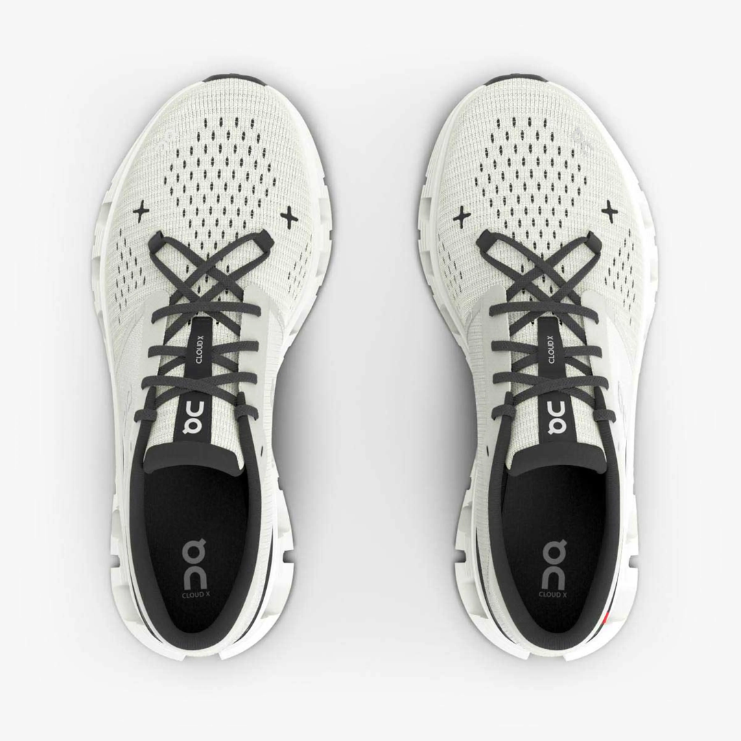 Ultra-flexible Cloud X 4 M training shoes with breathable mesh upper and star lacing.