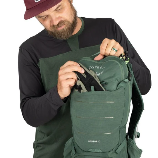 Raptor 10 hydration backpack with 2.5L reservoir and ergonomic design for mountain biking.