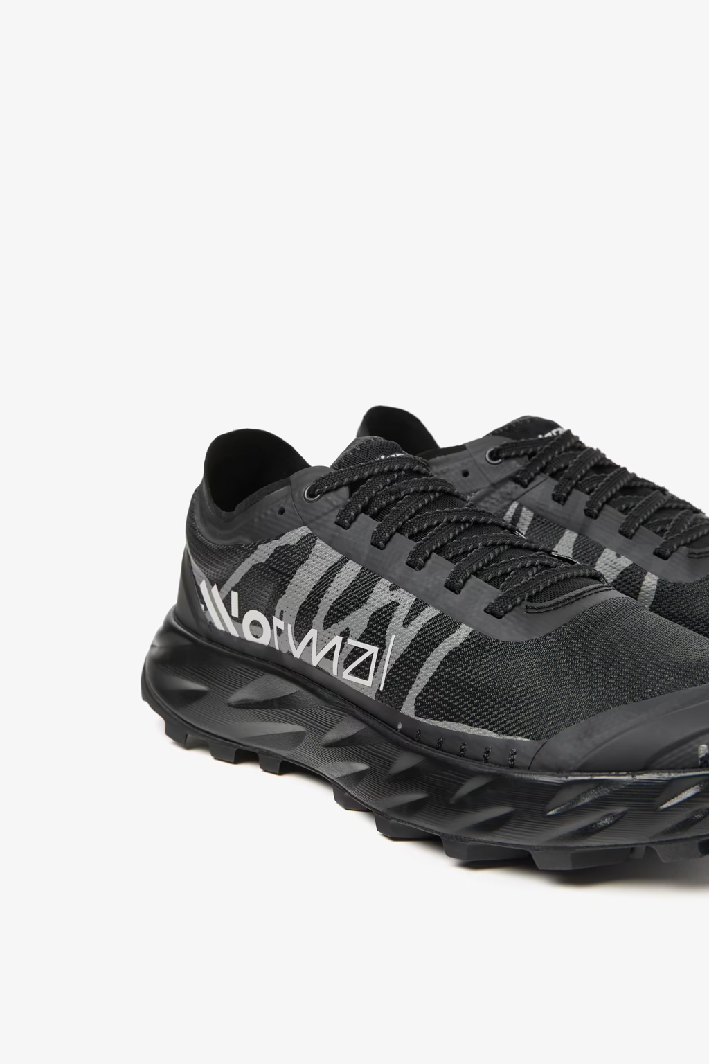 Kjerag Brut trail shoes with 6.5mm lugs for exceptional grip and lightweight design.