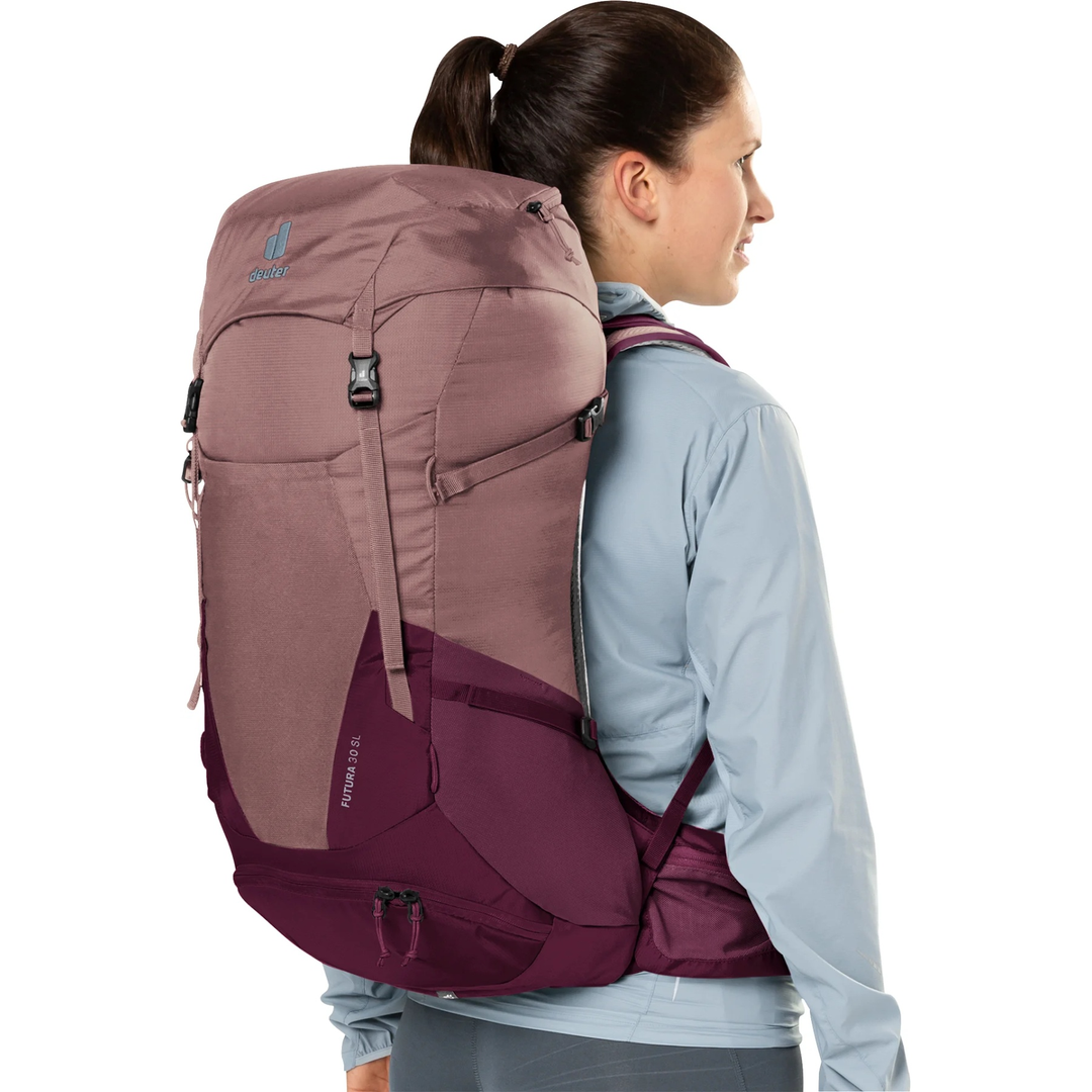 Futura 30 SL women's hiking backpack with Aircomfort ventilation system.