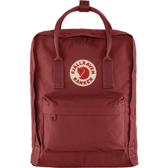 Zaino Kånken classico in tessuto Vinylon rosso con cerniera e logo riflettente.